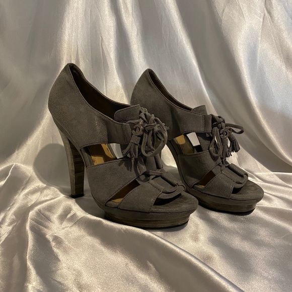 Coach heels 7.5- worn once! Very good condition - Picture 2 of 14